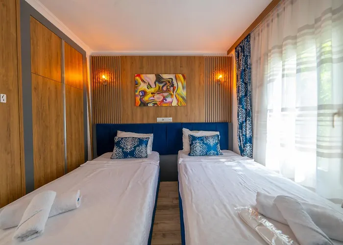 Halikarya & Restaurant *