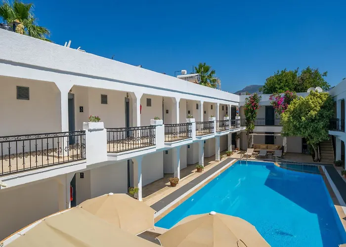 Hotel Halikarya & Restaurant