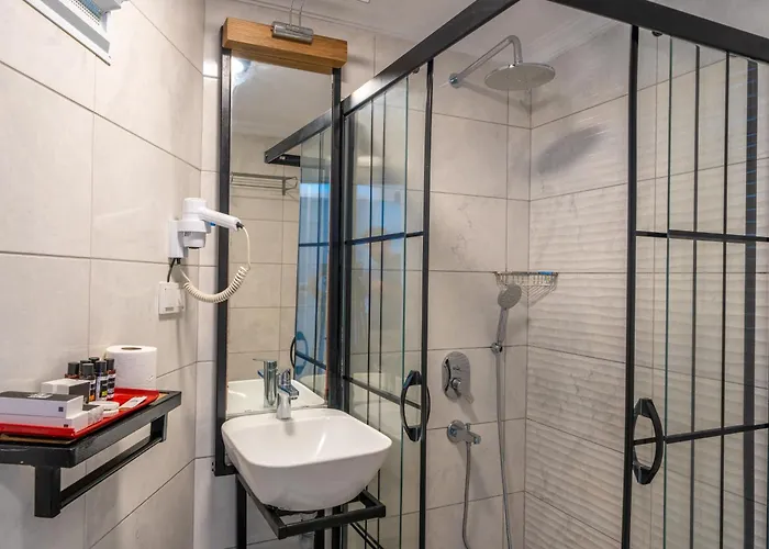 Halikarya & Restaurant Hotel